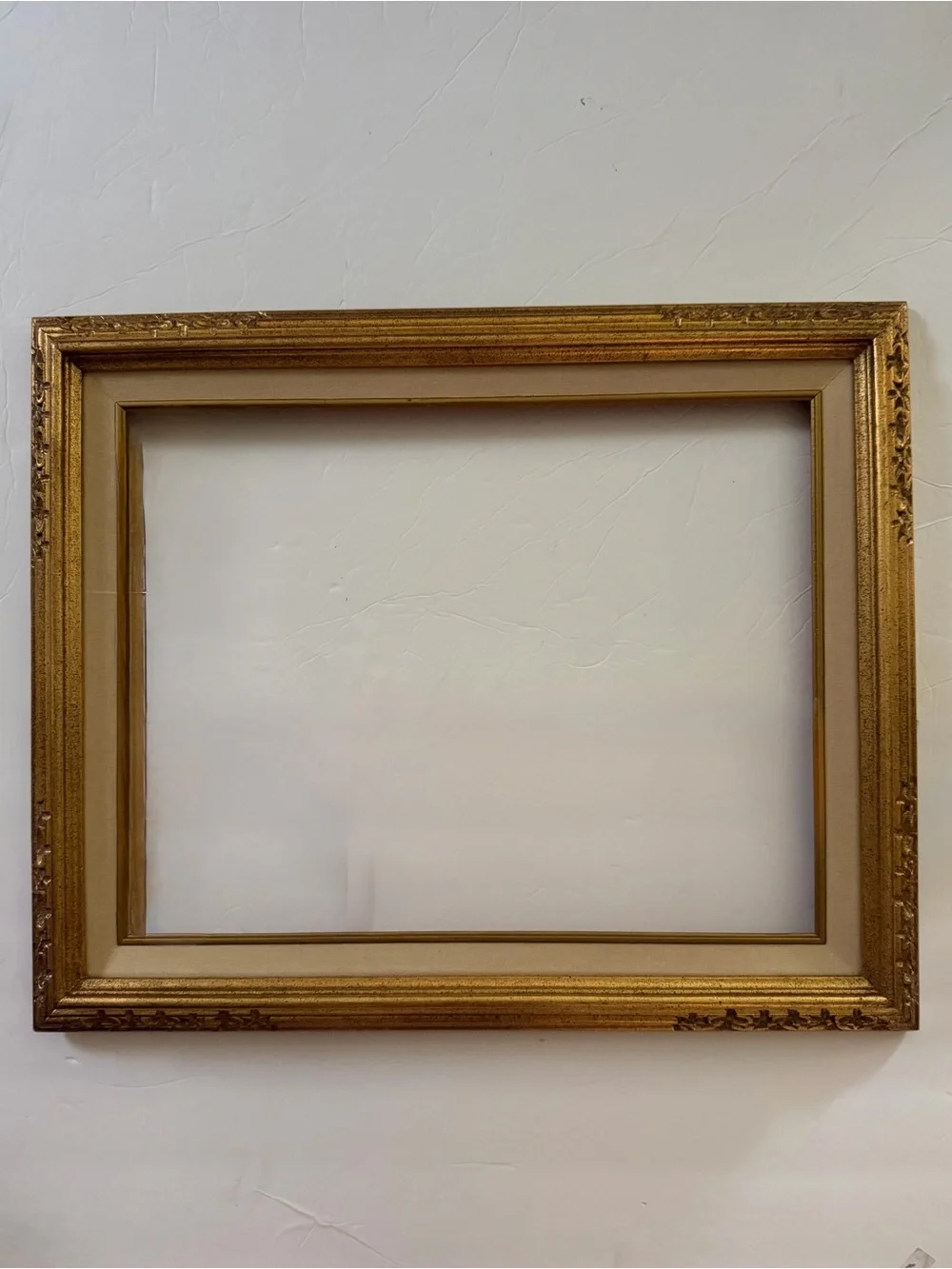 Ornate Gold Picture Frame with Cream Inner Liner 19x23” Hold 14x18”